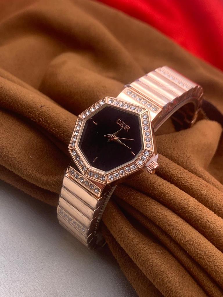 Designer Quartz Swiss made DR-215 Watch With Black Dial Rose Gold Cover Gold Strap And Braclet Design Watch for Women and Girls Vintage Collection- Best Gift