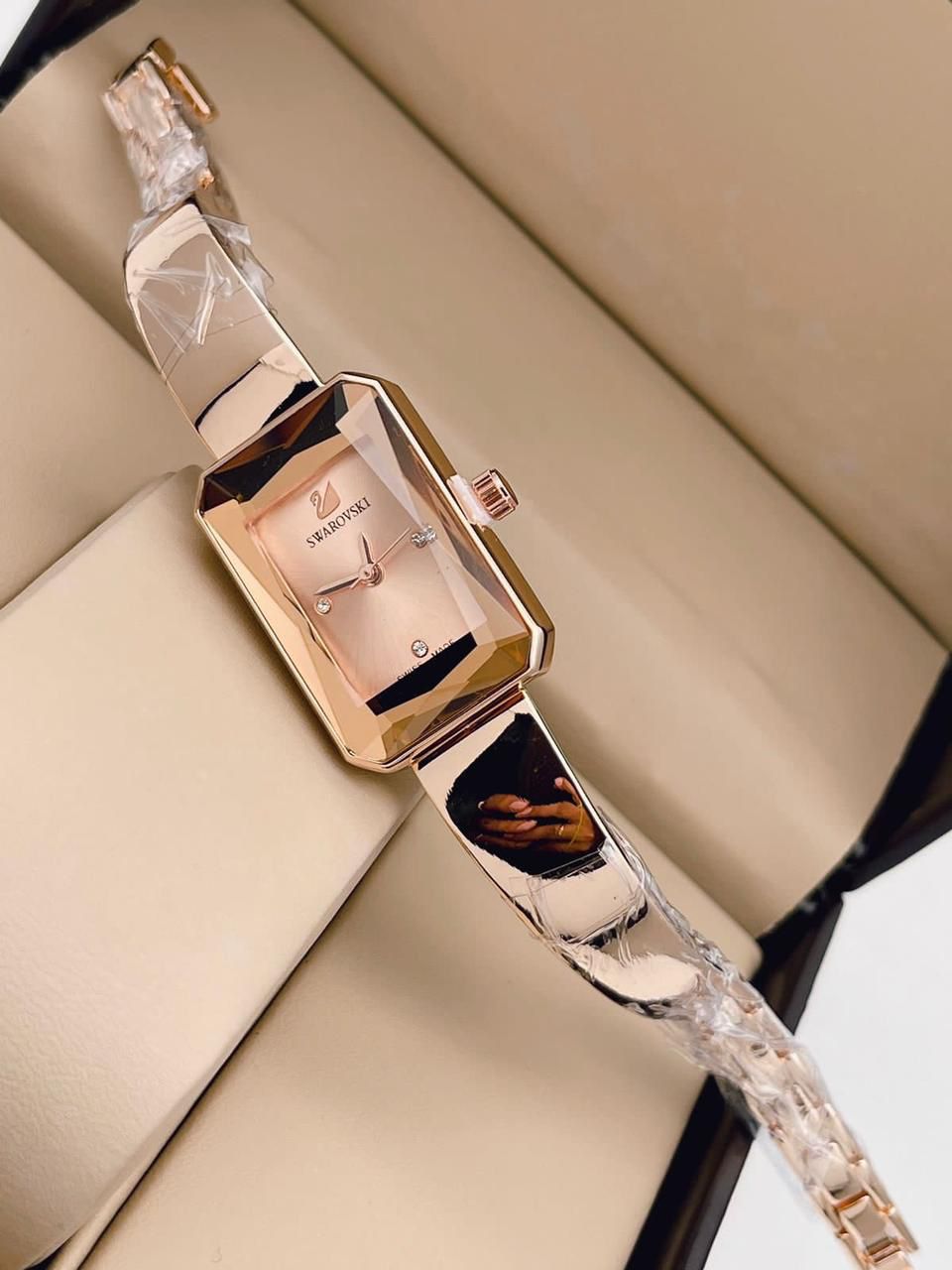 Designer Quartz Swiss made SW-9010 Watch With Rose Gold Dial Rose Gold Stainless steel Bracelet Watch for Women and Girls Vintage Collection- Best Gift