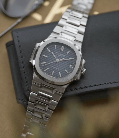 Patek philippe Nautilus 3711/1G-001 ridged Blue dial with horizontal grooves PK-N-3811