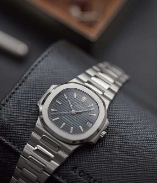 Patek philippe Nautilus 3711/1G-001 ridged Blue dial with horizontal grooves PK-N-3811