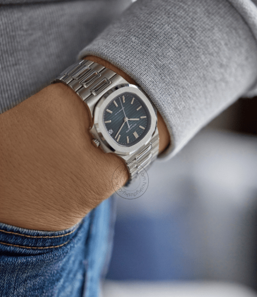 Patek philippe Nautilus 3711/1G-001 ridged Blue dial with horizontal grooves PK-N-3811