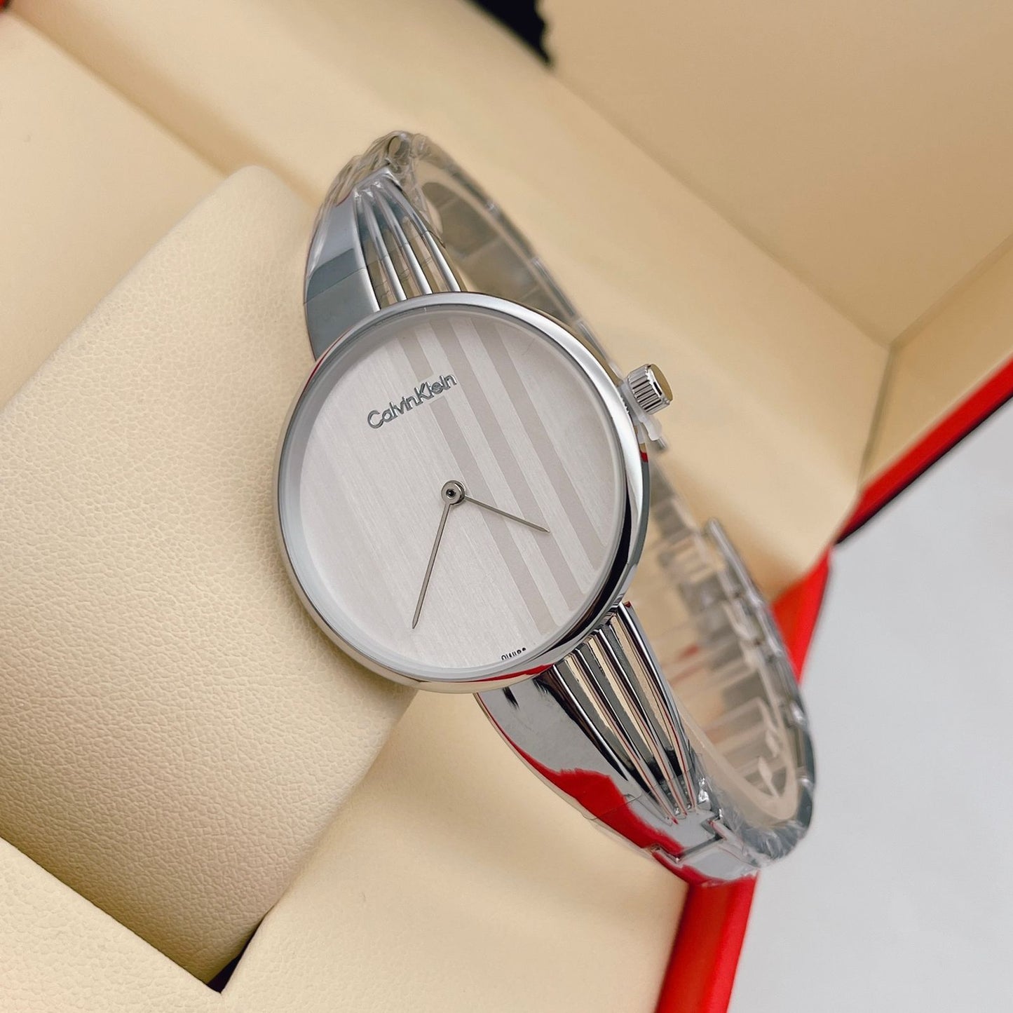 Qurtz Movement Drift Silver Watch And Stainless Steel Strap White Dial Braclet Watch for Women's or Girls_ CK-K6S2N116